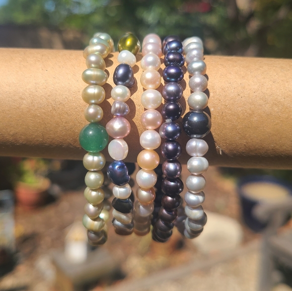 Jewelry - Set of 5 Genuine Freshwater Pearl Stretch Bracelets, Multi Color